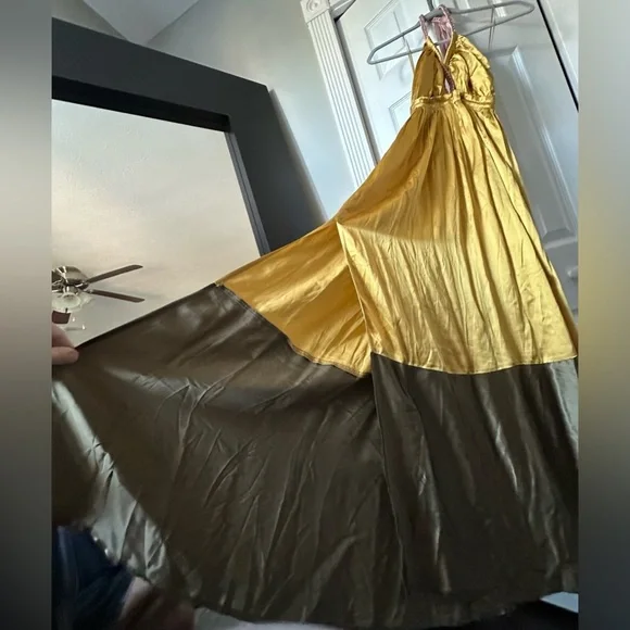 🎸ANTHROPOLOGIE🎸🔥NWT🔥Silk Colorblocked Maxi Dress in Gold— Size 4
